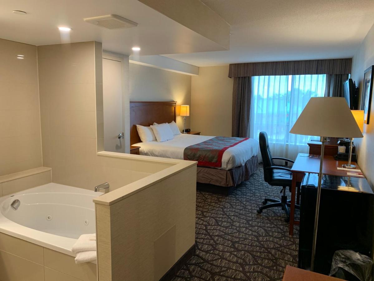 Ramada By Wyndham Niagara Falls By The River Экстерьер фото