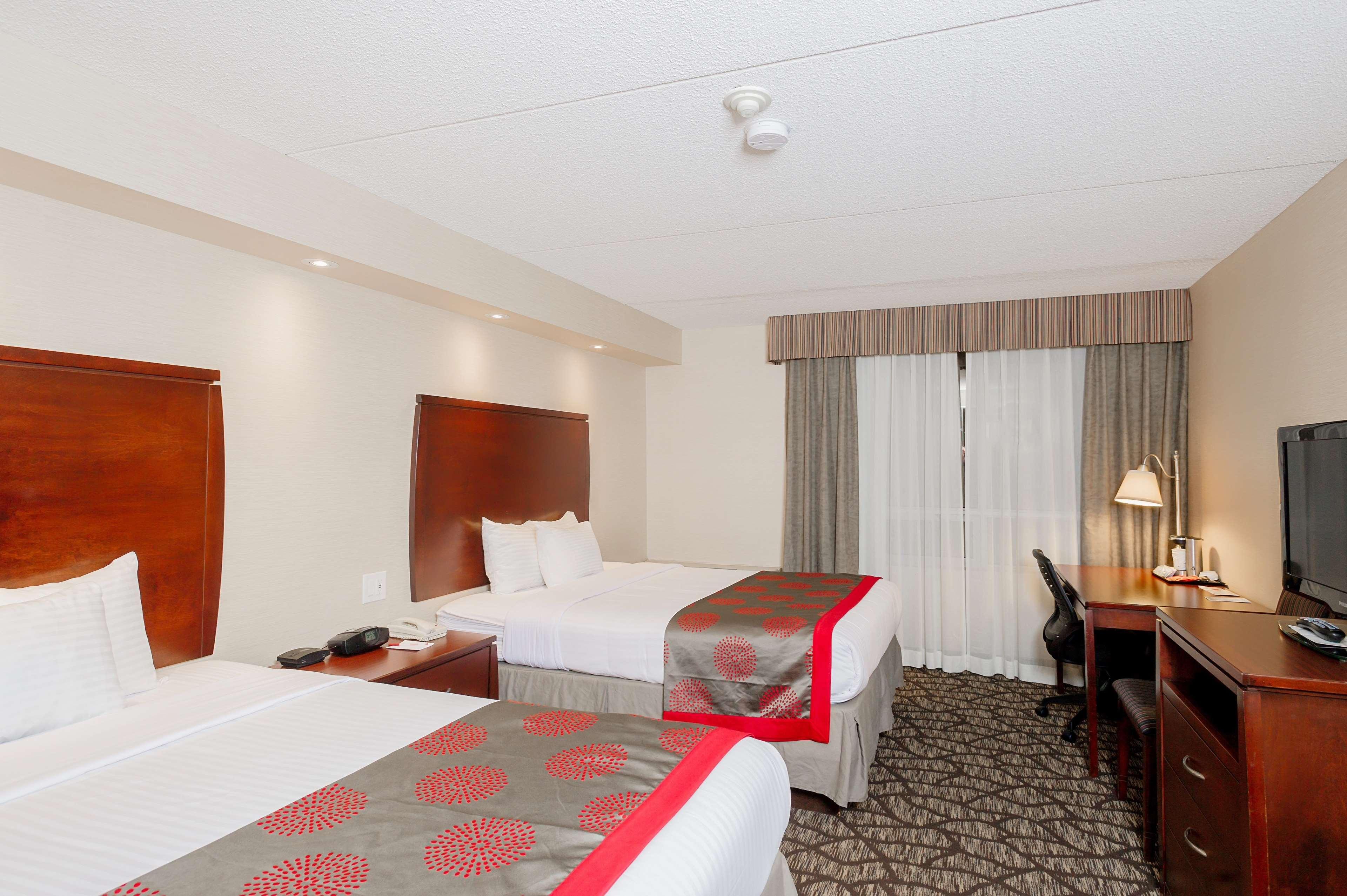 Ramada By Wyndham Niagara Falls By The River Экстерьер фото