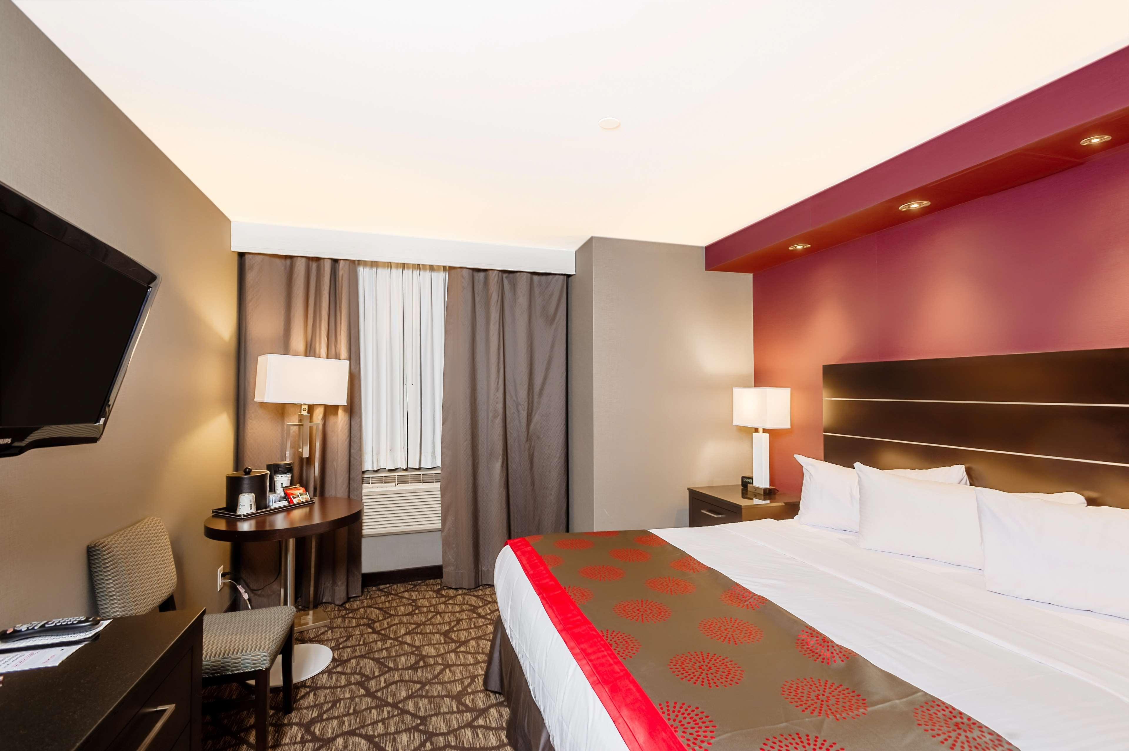 Ramada By Wyndham Niagara Falls By The River Экстерьер фото