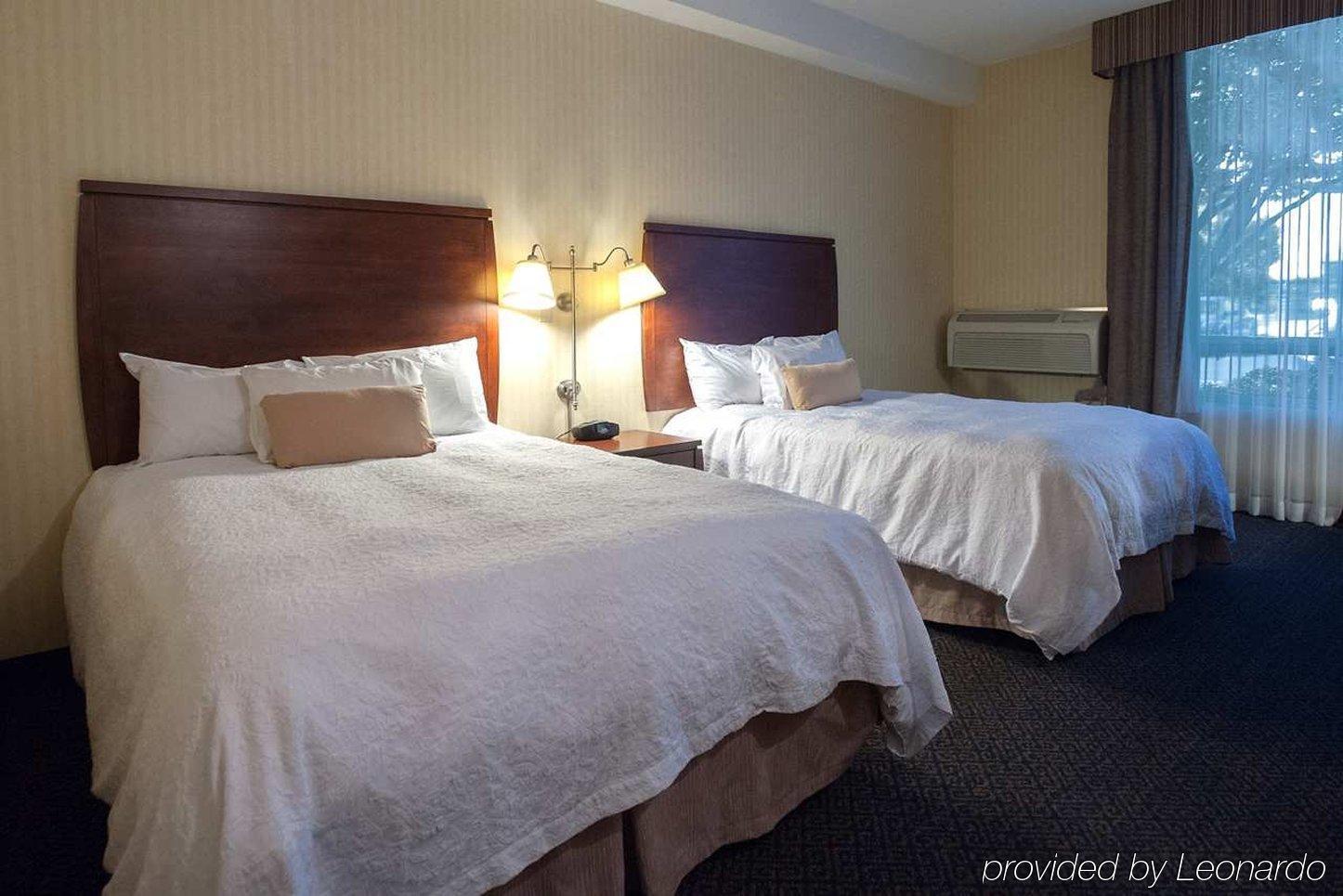 Ramada By Wyndham Niagara Falls By The River Экстерьер фото