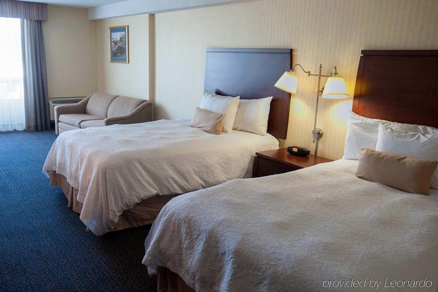 Ramada By Wyndham Niagara Falls By The River Экстерьер фото