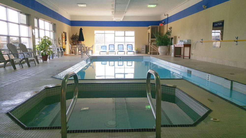 Ramada By Wyndham Niagara Falls By The River Экстерьер фото
