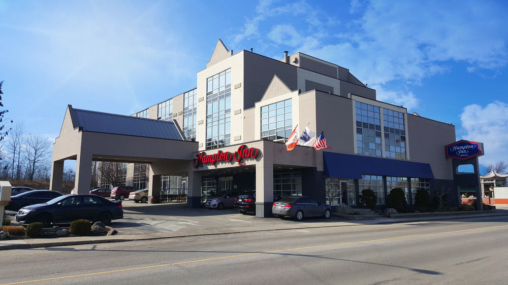 Ramada By Wyndham Niagara Falls By The River Экстерьер фото