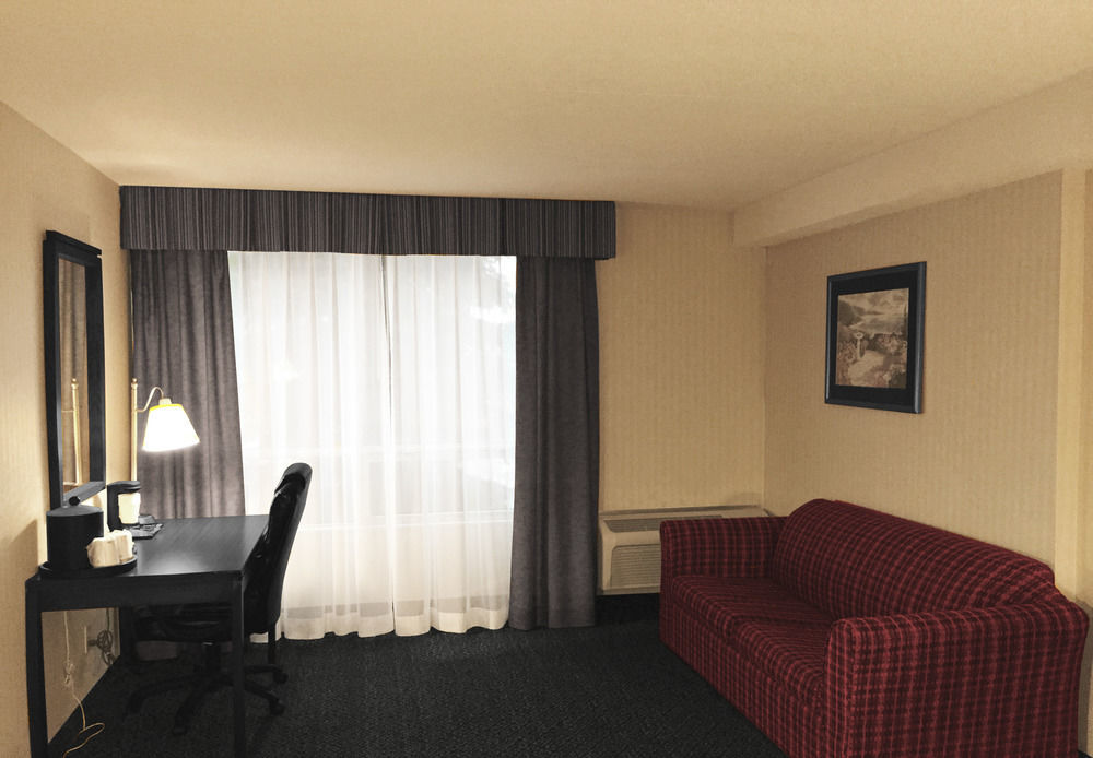 Ramada By Wyndham Niagara Falls By The River Экстерьер фото