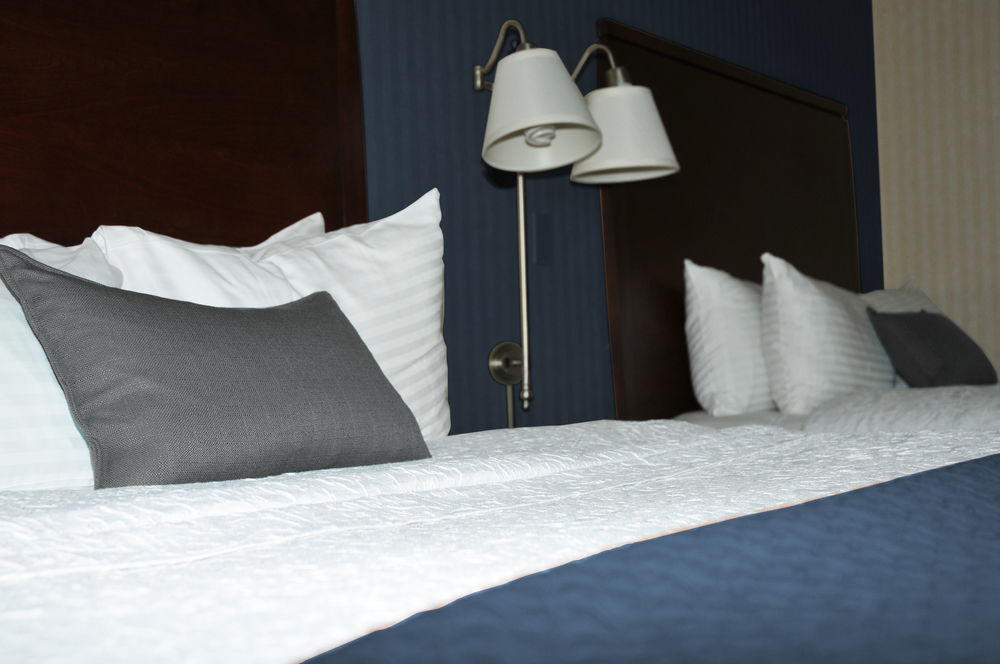 Ramada By Wyndham Niagara Falls By The River Экстерьер фото