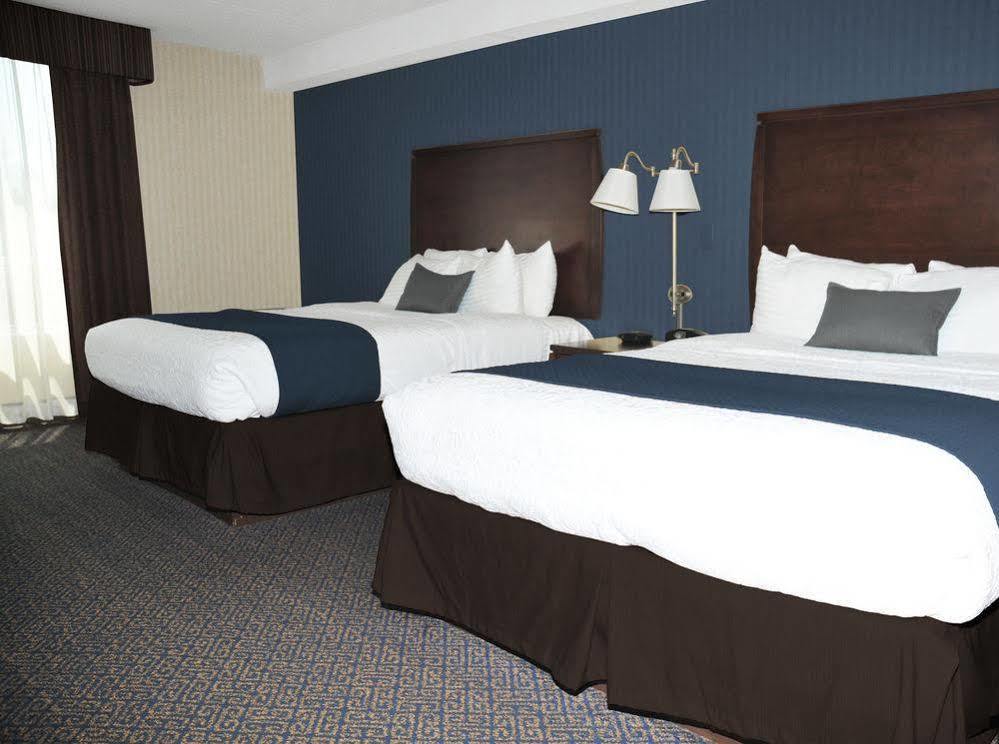 Ramada By Wyndham Niagara Falls By The River Экстерьер фото