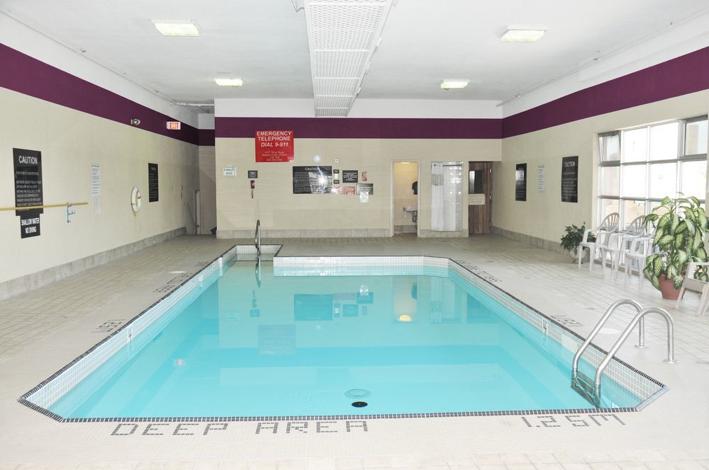Ramada By Wyndham Niagara Falls By The River Экстерьер фото