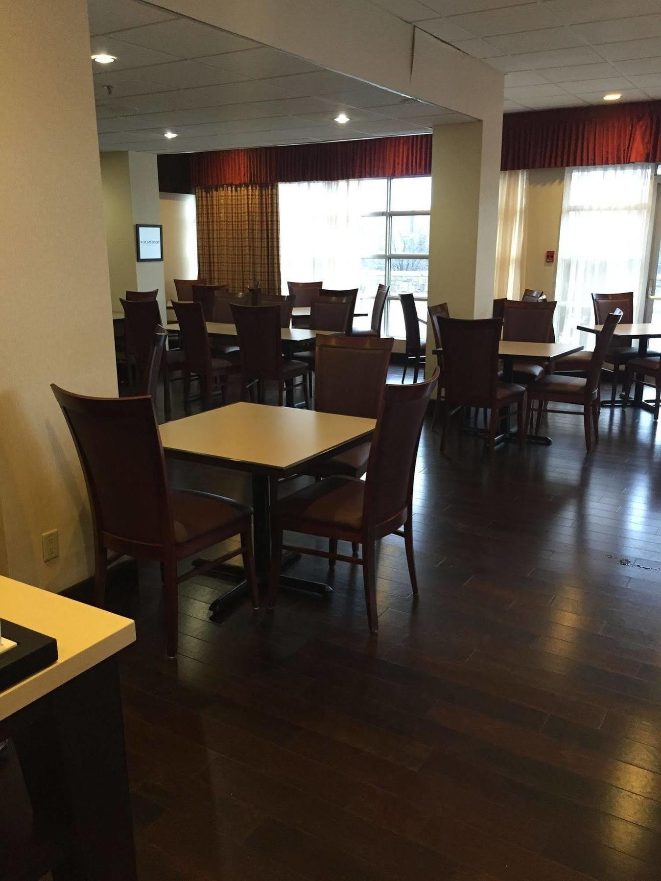 Ramada By Wyndham Niagara Falls By The River Экстерьер фото