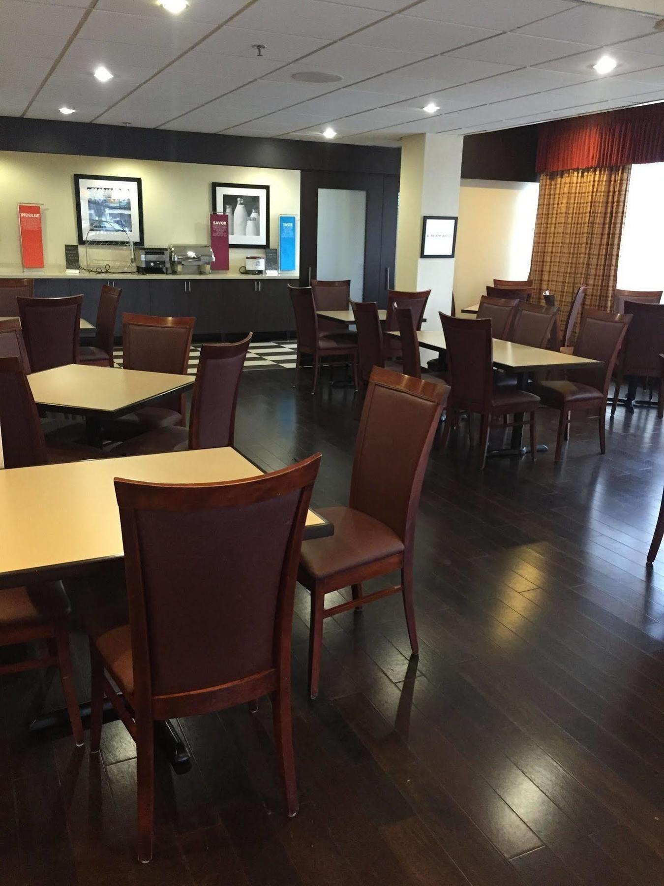 Ramada By Wyndham Niagara Falls By The River Экстерьер фото