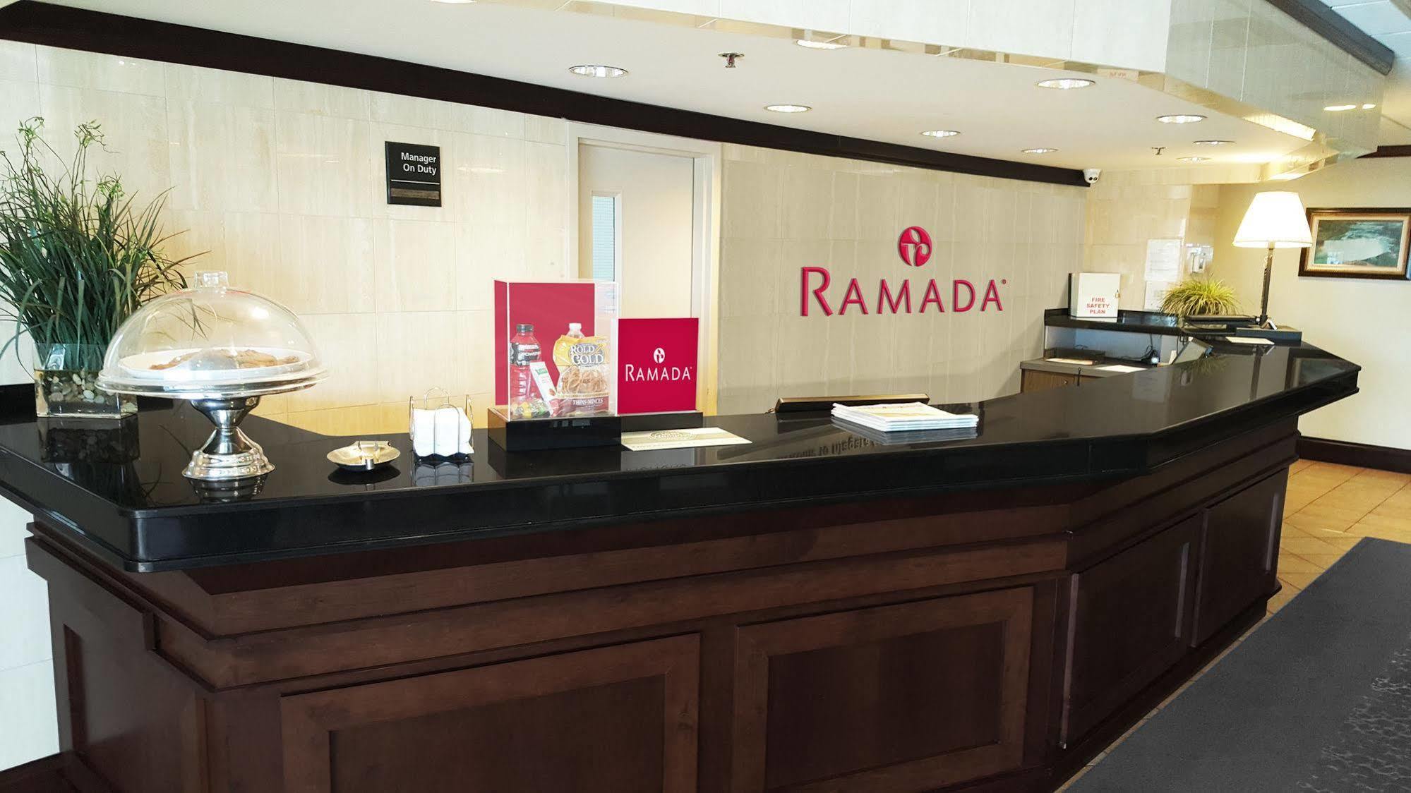 Ramada By Wyndham Niagara Falls By The River Экстерьер фото